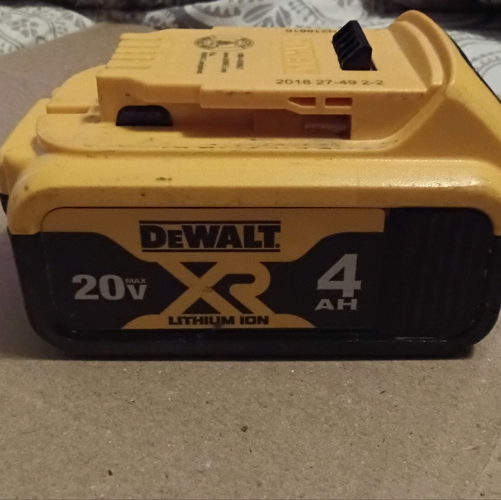 DeWalt 20V XR Lithium Ion Battery 4AH